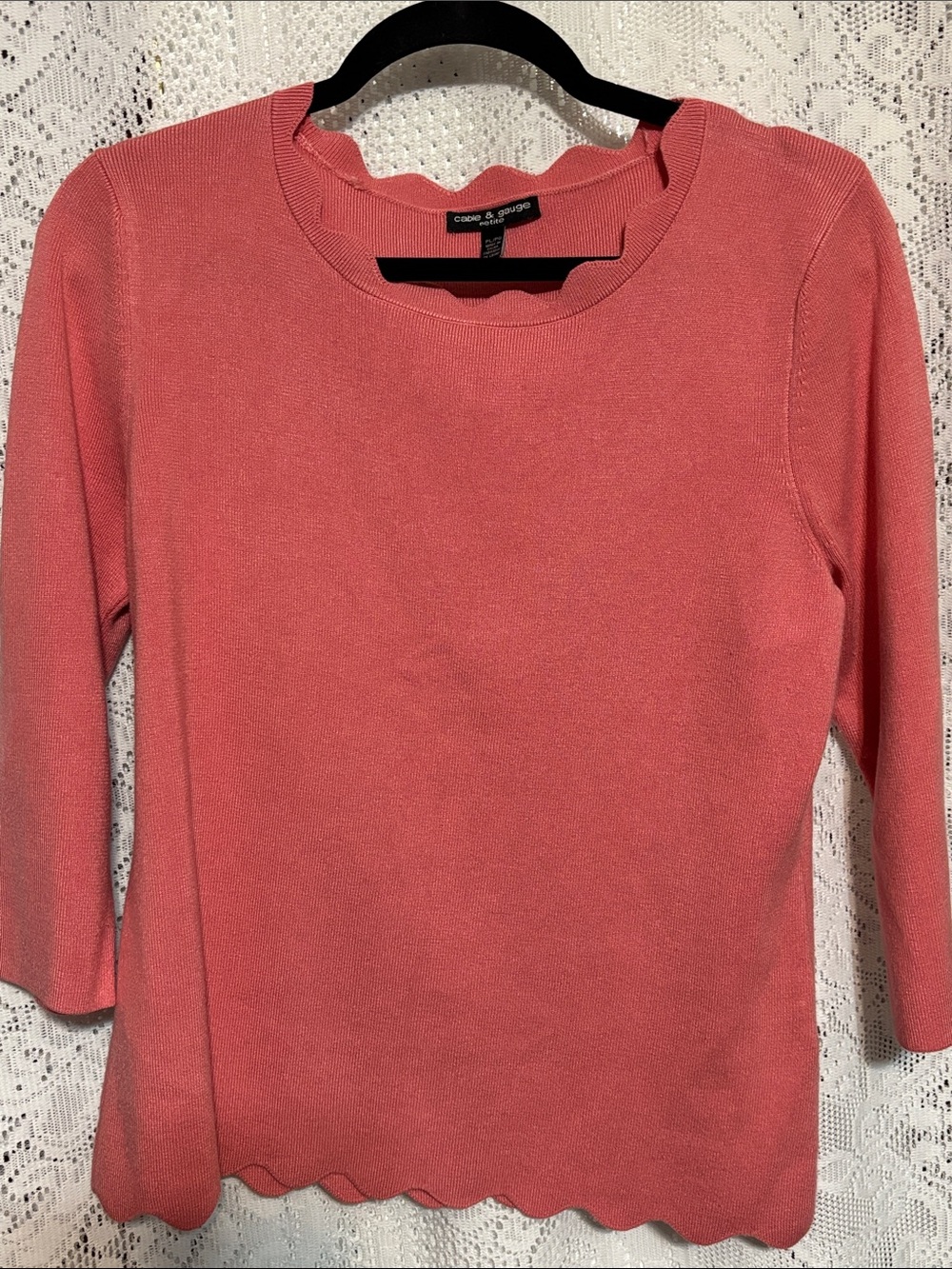Cable & Gauge women’s Coral Scallop-Edge 3/4 Sleeve Top
